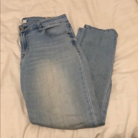 Light Wash Blue Jeans - Picture 4 of 4